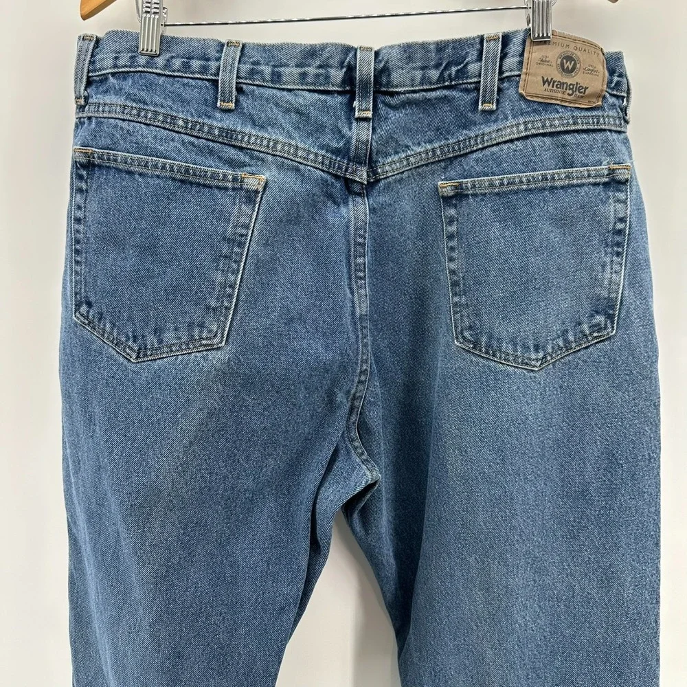 Wrangler Straight Jeans Mens 40x30 Blue Denim Relaxed Fit‎ High Rise 5-Pocket